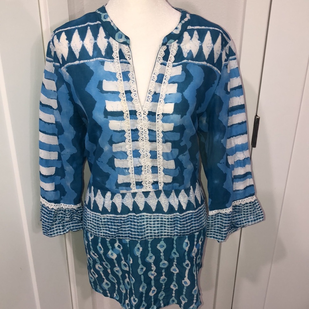 Soft Surroundings Women’s Top Size Petite Med.  Teal blue and white ,Art to wear